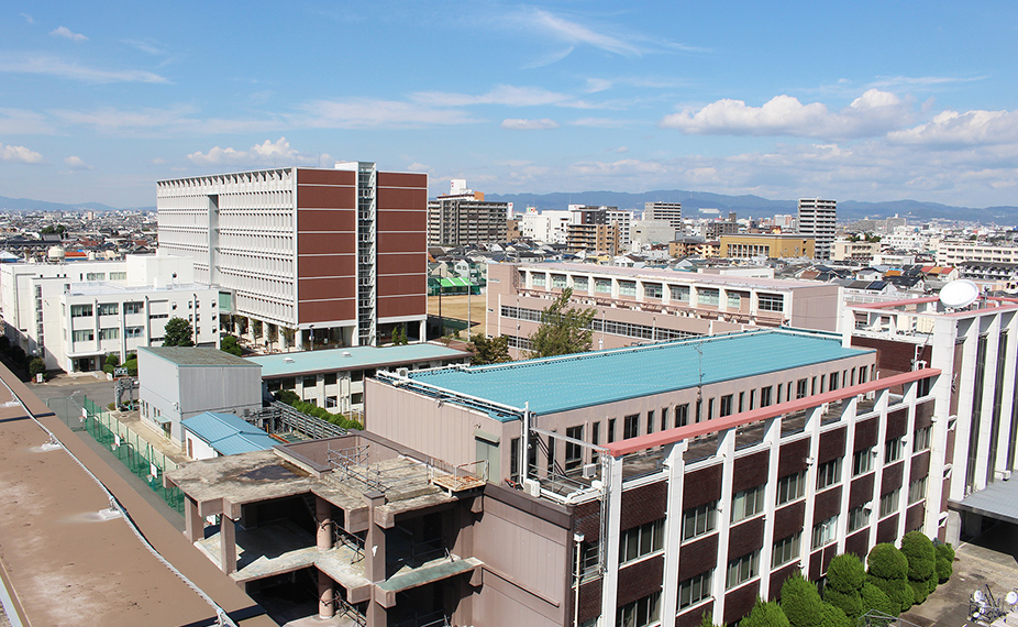 R号館・C号館・B号館跡地の⼯事もスタート