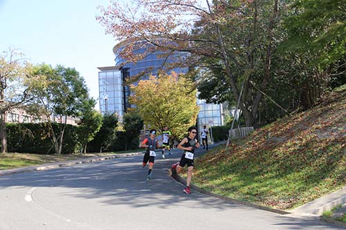 四條畷キャンパスにて 四條畷ヒルクライムデュアスロン大会 が開催されました 18年 新着情報 大阪電気通信大学