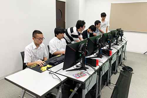 大阪電気通信大学高等学校のe Sports同好会がesports常設スタジオを見学 19年 新着情報 大阪電気通信大学