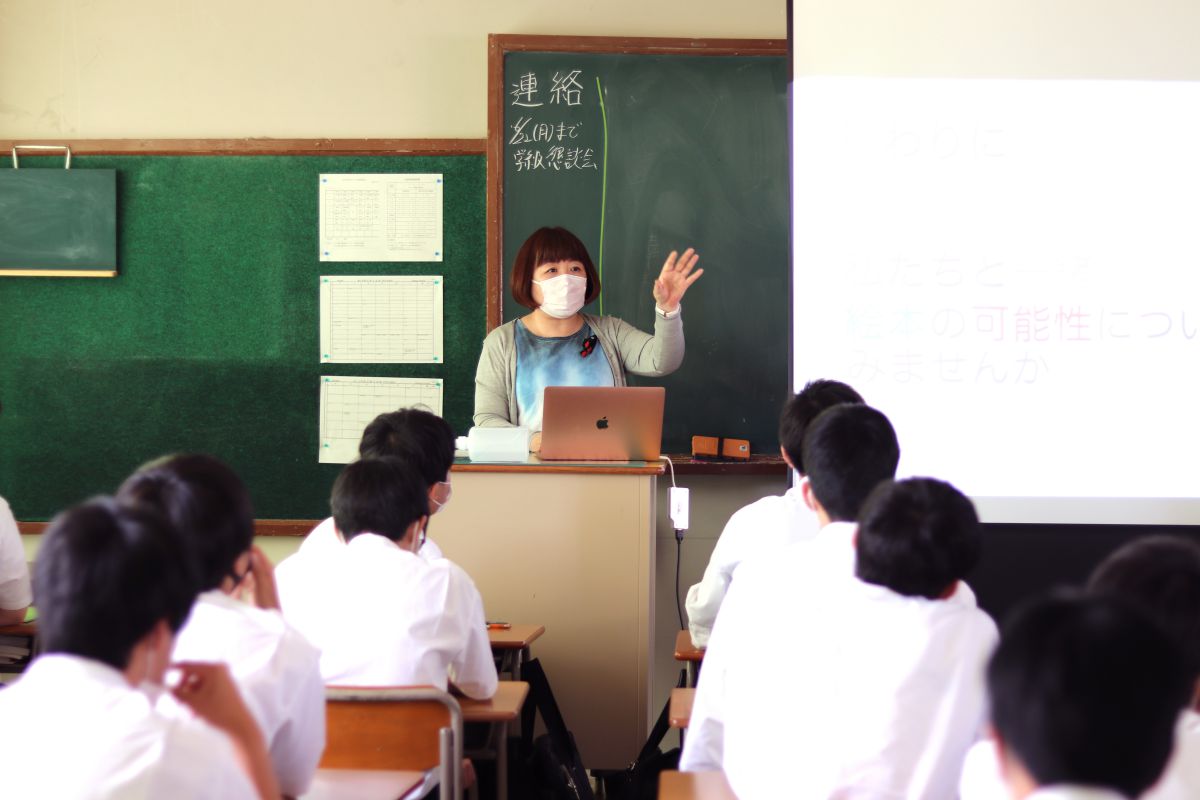 大阪電気通信大学高等学校の普通科 進学総合コース向けに「メディア情報コース」を知るリレー講義を行いました 大阪電気通信大学高等学校の普通科 進学総合コース向けに「メディア情報コース」を知るリレー講義を行いました