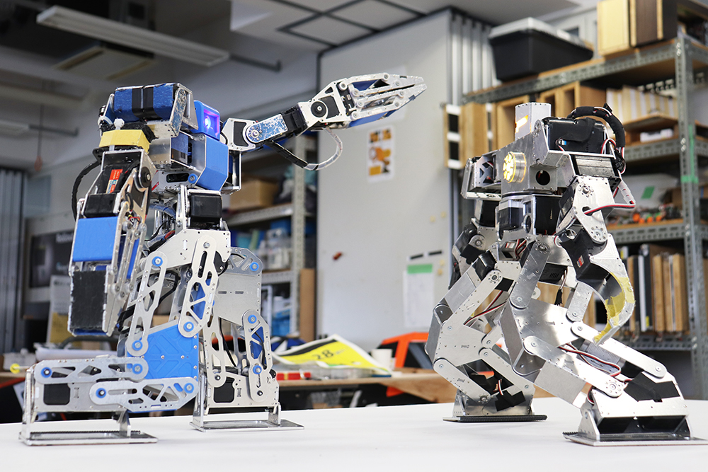 ヒト型ロボットの格闘技の全国大会ROBO-ONEで自由工房の学生が入賞