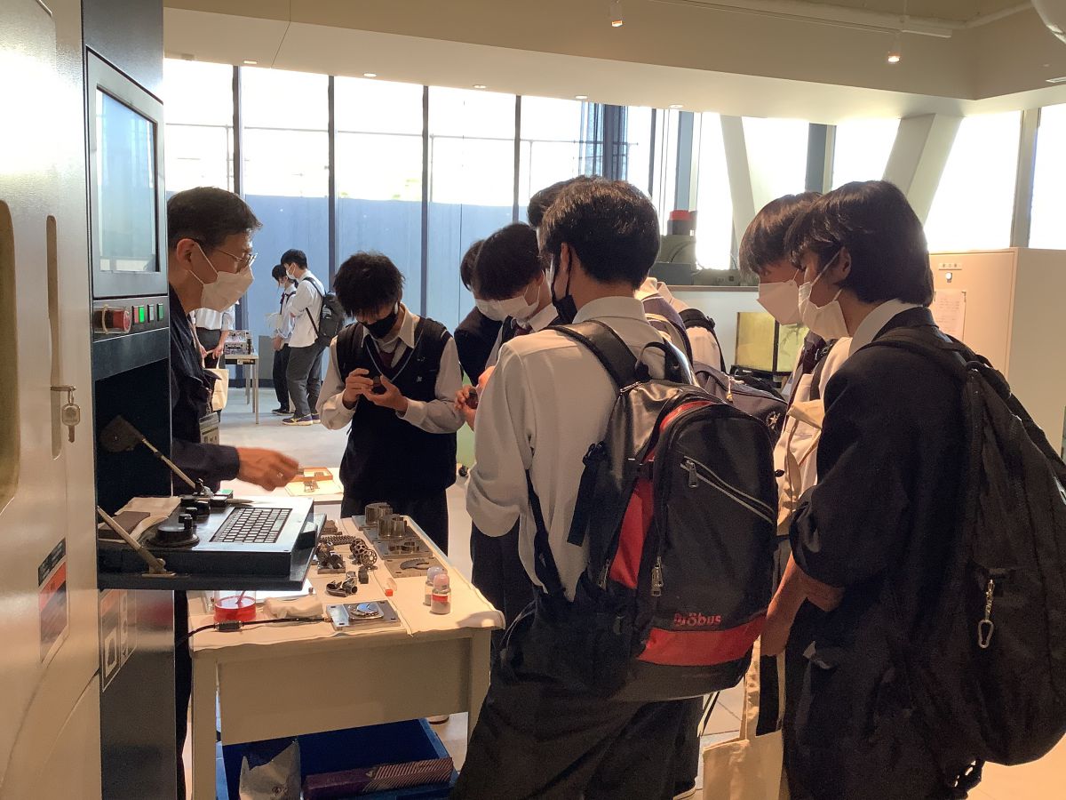 大阪府立西寝屋川高等学校の大学体験・見学会を行いました 大阪府立西寝屋川高等学校の大学体験・見学会を行いました