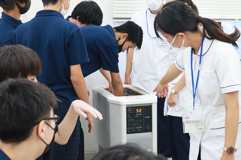 大阪電気通信大学高等学校1年生を対象に大学見学会を行いました 大阪電気通信大学高等学校1年生を対象に大学見学会を行いました