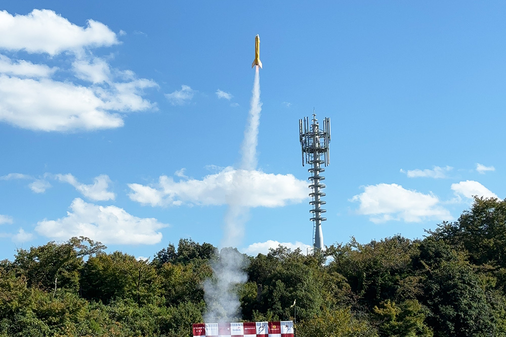四條畷キャンパスで高校生による缶サット（模擬人工衛星）打ち上げ実験