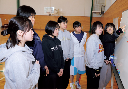 課外活動をする先輩へのインタビュー体験