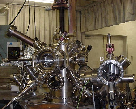 温度可変型走査トンネル顕微鏡（VT-STM）
