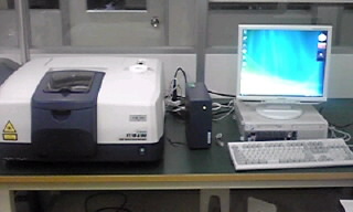 フーリエ変換赤外分光（FTIR）