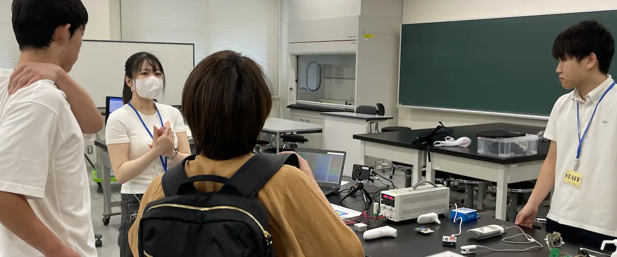 オープンキャンパスにおけるサーモグラフィーの説明