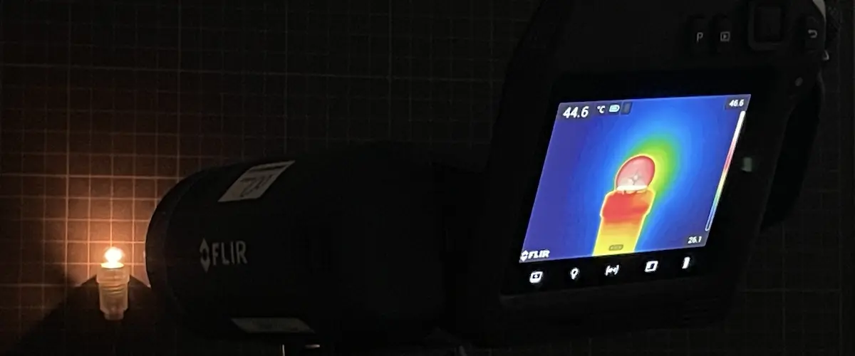 サーモグラフィーによる豆電球の撮影