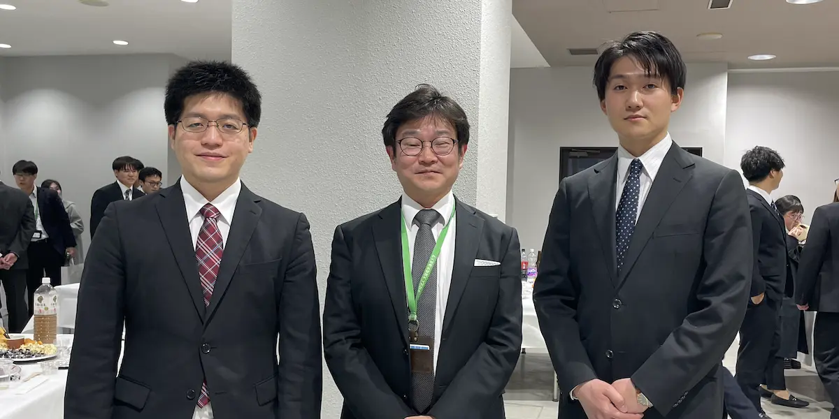 国井･柴野学生とのスリーショット
